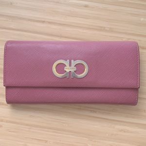 Salvatore ferragamo rose pink wallet